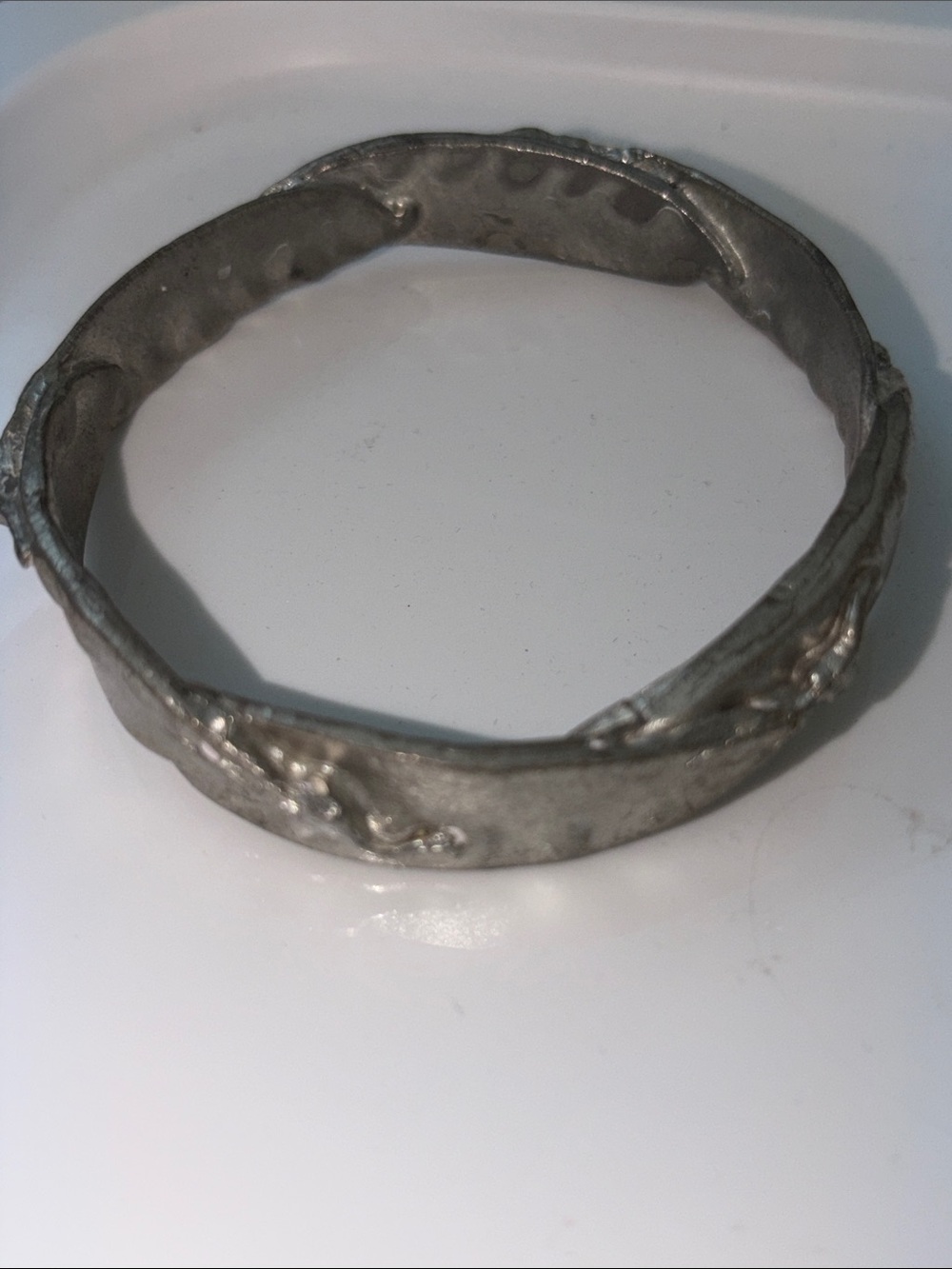 Vintage Textured Hammered Brutalist Silver-Tone Metal Bangle Bracelet